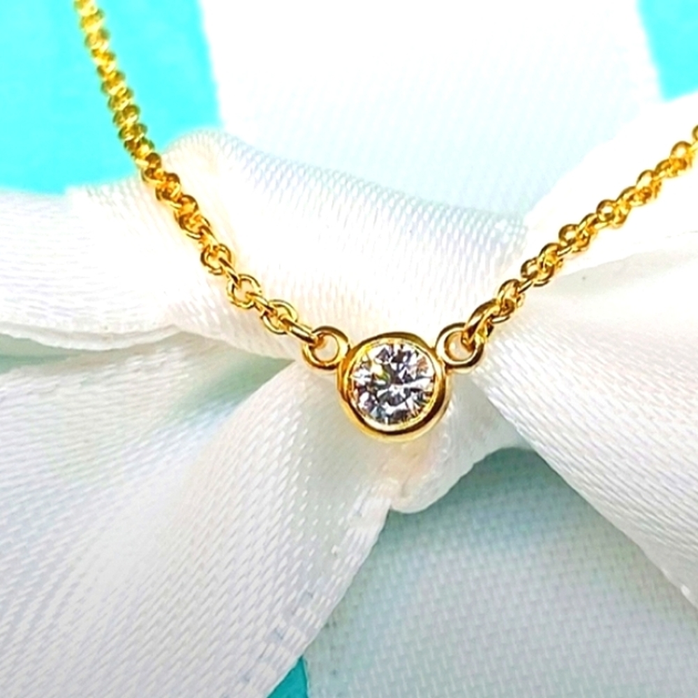 18K Tiffany Classic Diamond Solitaire Necklace des